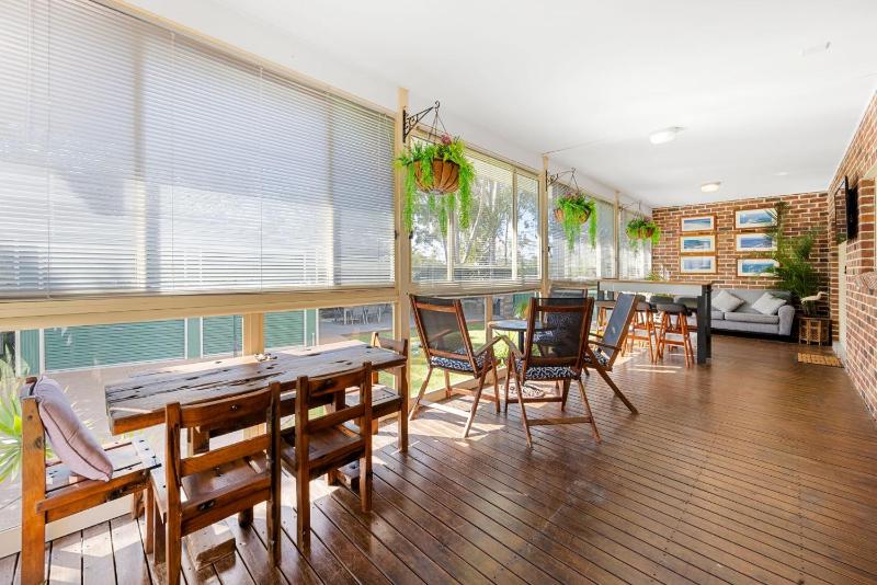 Dolphin Cove - Pet Friendly with Fireplace - image 6