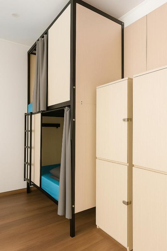 Capsule Hostel Perth - note - Valid passport required to check-in - image 5
