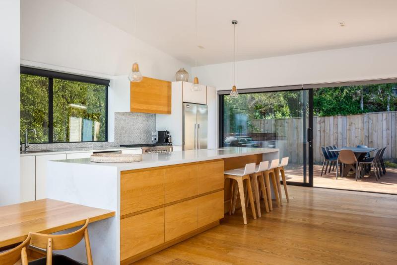 Tonic Lodge- Hot Tub- BBQ- Free Parking- AC - image 5