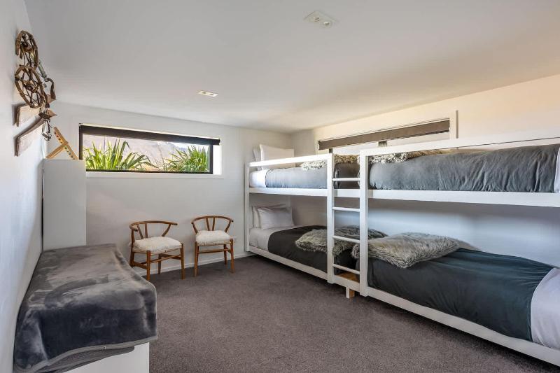 Tonic Lodge- Hot Tub- BBQ- Free Parking- AC - image 37