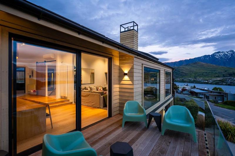 Tonic Lodge- Hot Tub- BBQ- Free Parking- AC - image 9