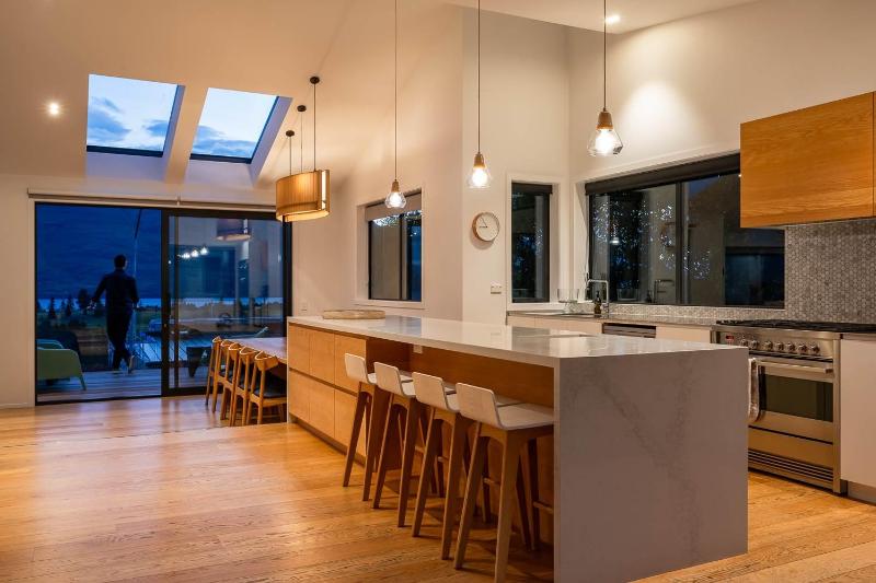 Tonic Lodge- Hot Tub- BBQ- Free Parking- AC - image 33
