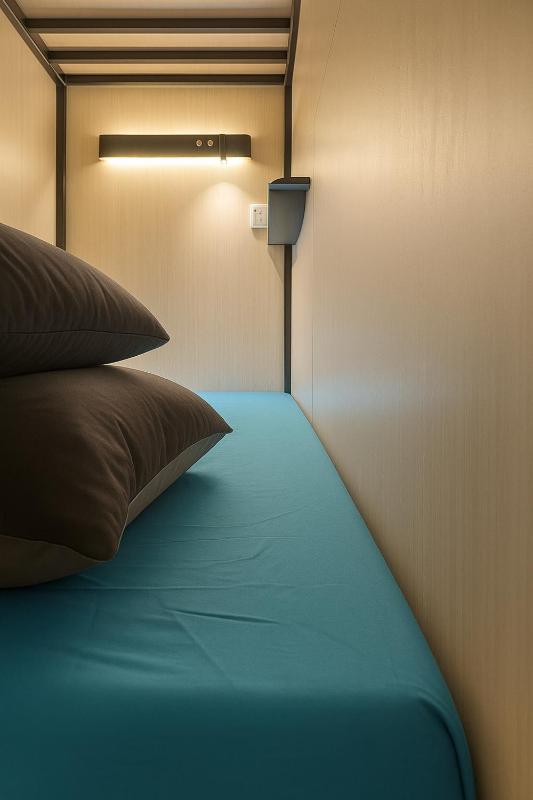 Capsule Hostel Perth - note - Valid passport required to check-in - image 12