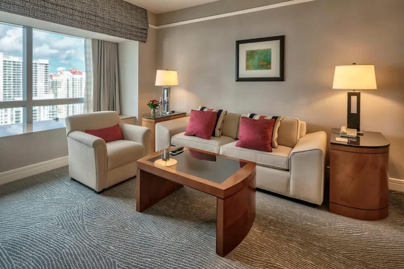 Luxury Four Seasons Condo Free Valet & Gym - image 5