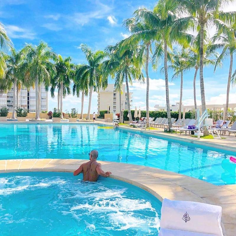 Luxury Four Seasons Condo Free Valet & Gym - image 13