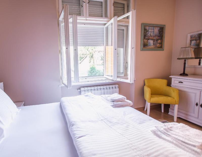 Crown Apartment - Your Royal Stay - image 10