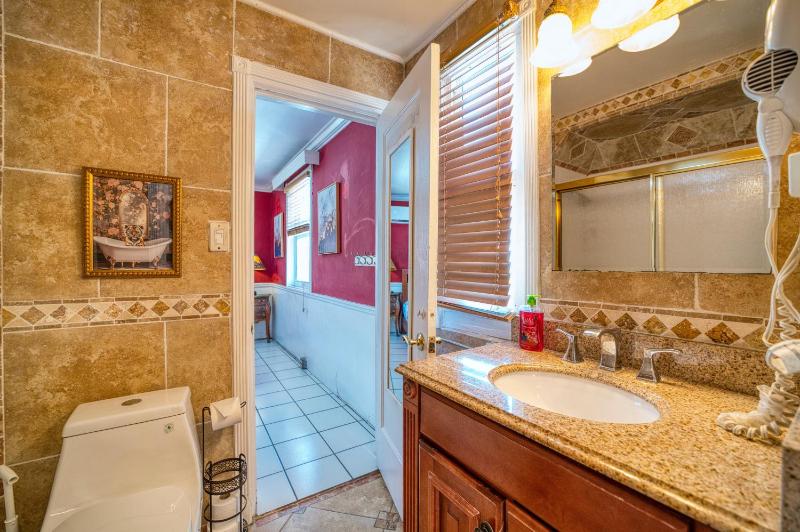 Sinclair Boutique Hotel - image 7