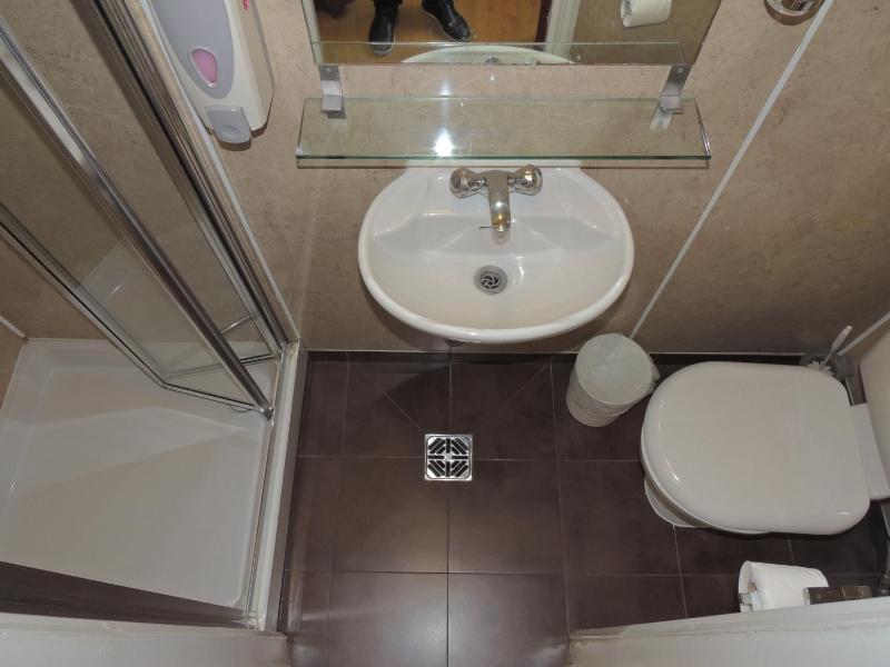 Family Room (2 Adults + 3 Children) image 3