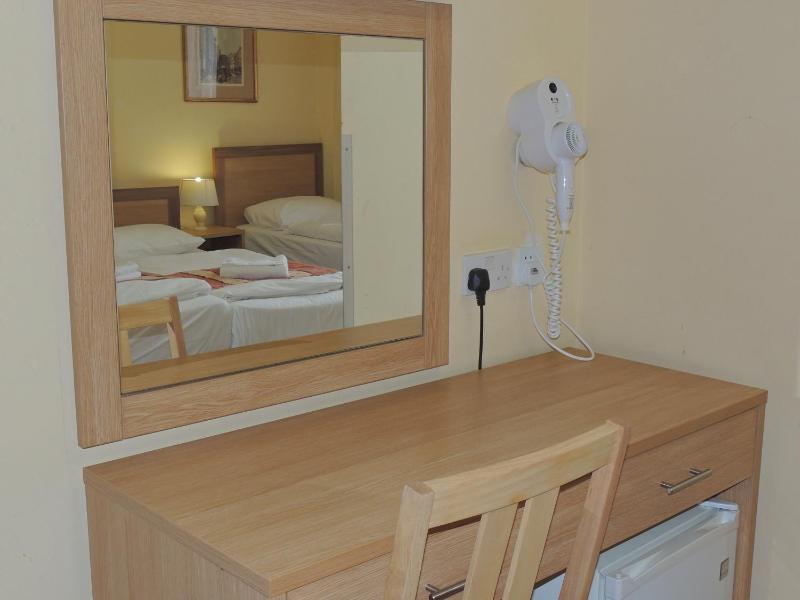 Family Room (2 Adults + 3 Children) image 4