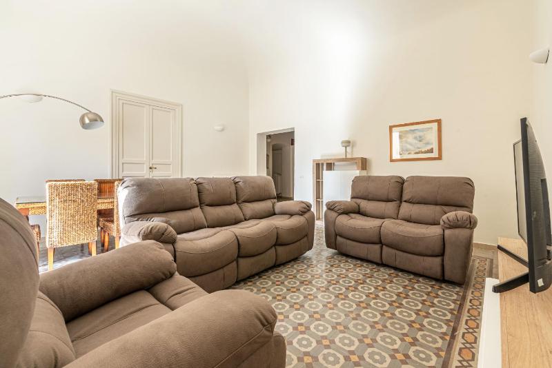 Central City Apartment by Wonderful Italy - image 14