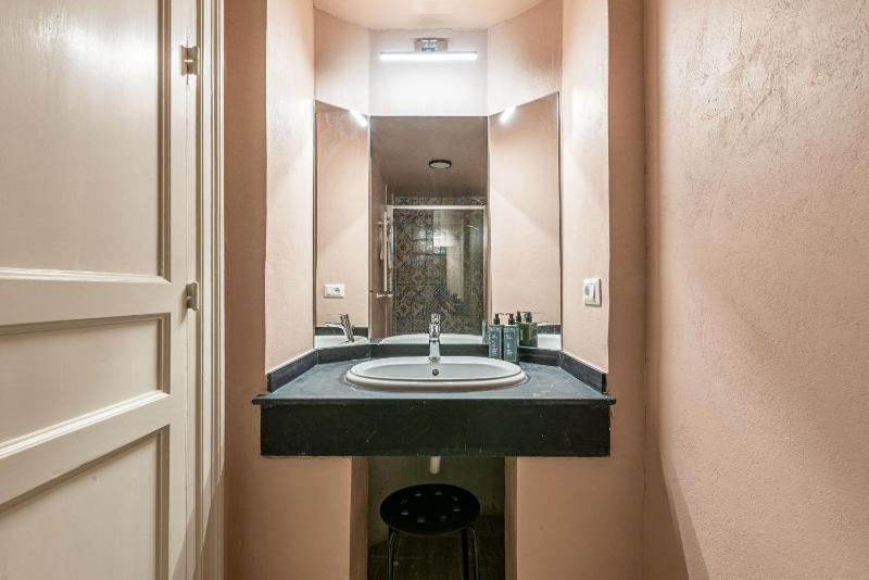Central City Apartment by Wonderful Italy - image 5