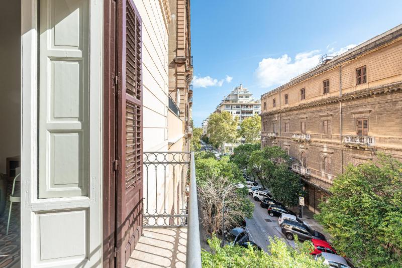 Central City Apartment by Wonderful Italy - image 8