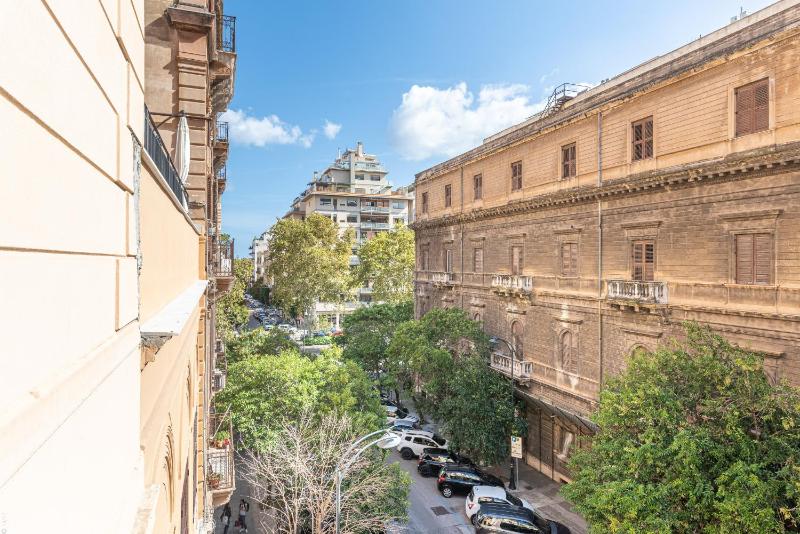 Central City Apartment by Wonderful Italy - image 7