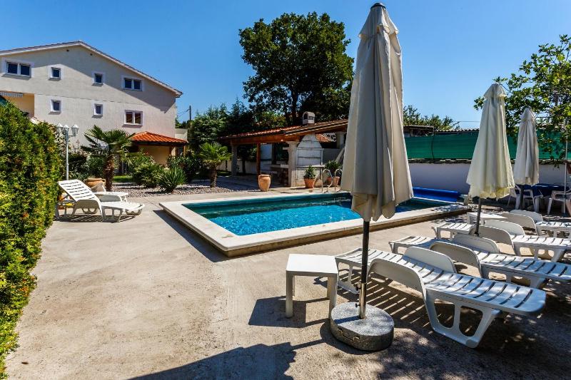 Family friendly apartments with a swimming pool Sveti Anton Krk - 5291 - image 5