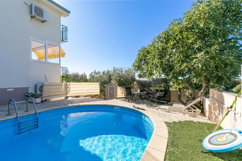 Family-friendly apartments with swimming pool Kastel Novi Kastela - 22569 - image 17