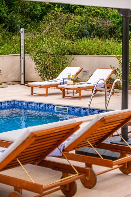 Seaside luxury villa with a swimming pool Splitska Brac - 23815 - image 37