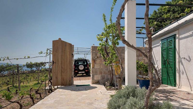 Family friendly house with a swimming pool Bol Brac - 12228 - image 4