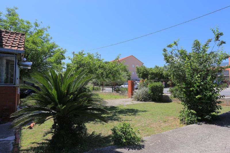 Apartments with a parking space Kastel Stafilic Kastela - 15675 - image 20