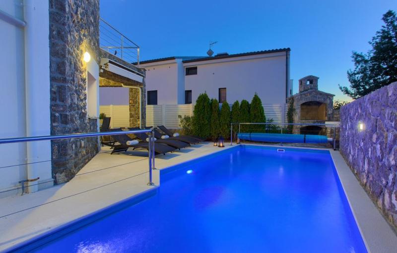 Holiday house with a swimming pool Krk - 23580 - image 10