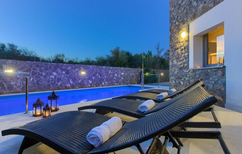 Holiday house with a swimming pool Krk - 23580 - image 26