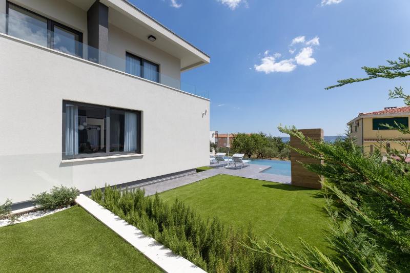 Luxury villa with a swimming pool Kastel Stari Kastela - 24431 - image 29