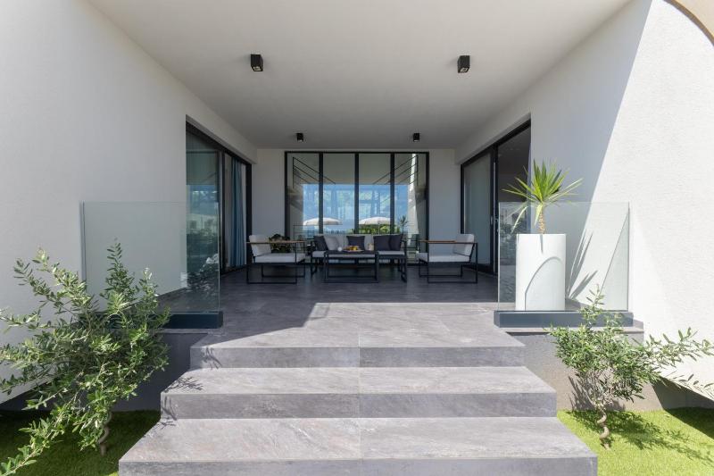 Luxury villa with a swimming pool Kastel Stari Kastela - 24431 - image 21