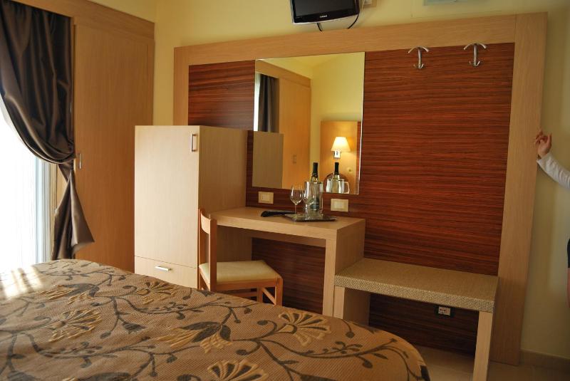 Double Room with Balcony image 1