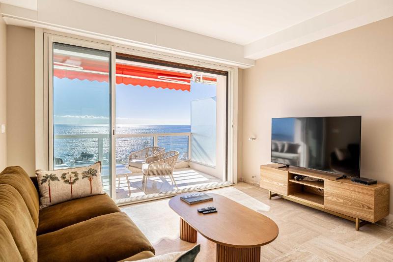 Spacious apartment a c 2BR 4P Cannes - image 2