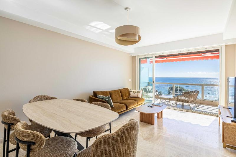 Spacious apartment a c 2BR 4P Cannes - image 9