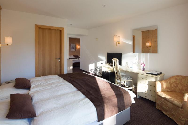 Standard Quadruple Room image 2