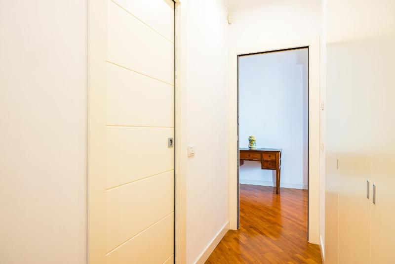 Harmony Elegant Apartment with Parking - image 9