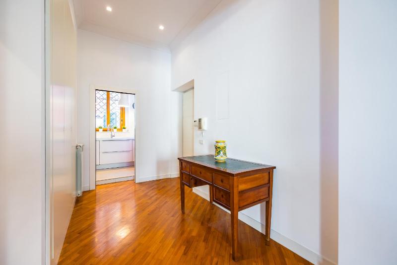 Harmony Elegant Apartment with Parking - image 4