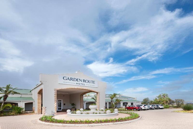 Garden Route Hotel - image 2