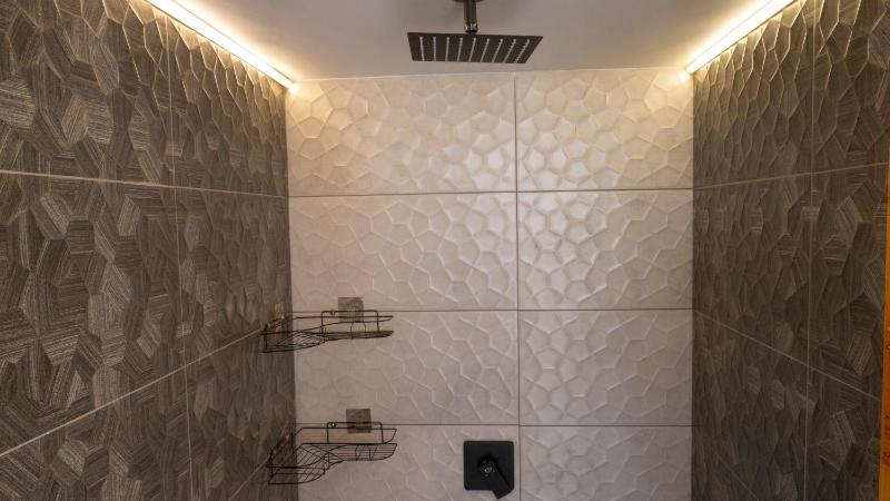 Private Cozy Room-Shared Bathroom-Old Town Quito-Rooftop Cathedral Views - image 6