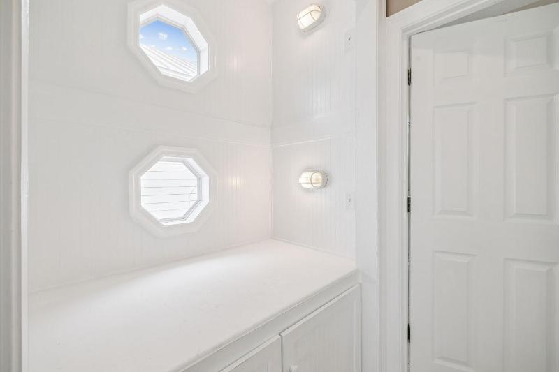 Tram-on-Time Carriage House by 30A Escapes - image 19