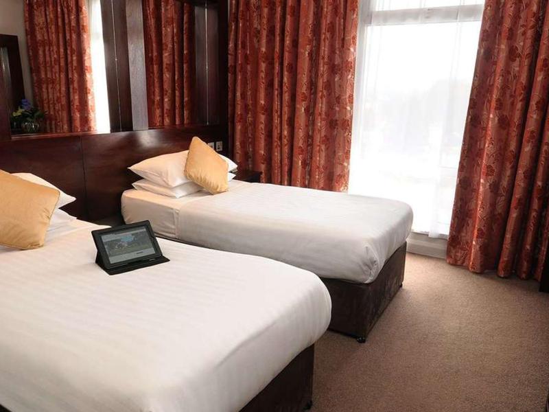 Twin Room image 4