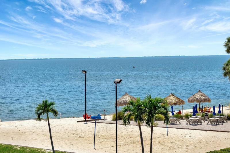 Palm Court a Bayview 2 Bed Suite & Heated Pool - image 18