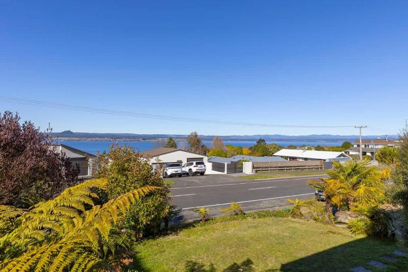 Wakeman Cottage - image 7