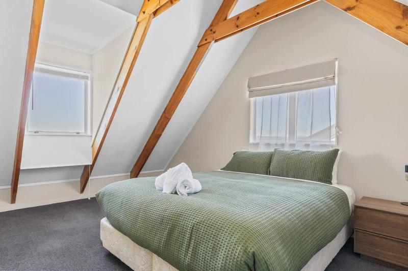 Wakeman Cottage - image 20