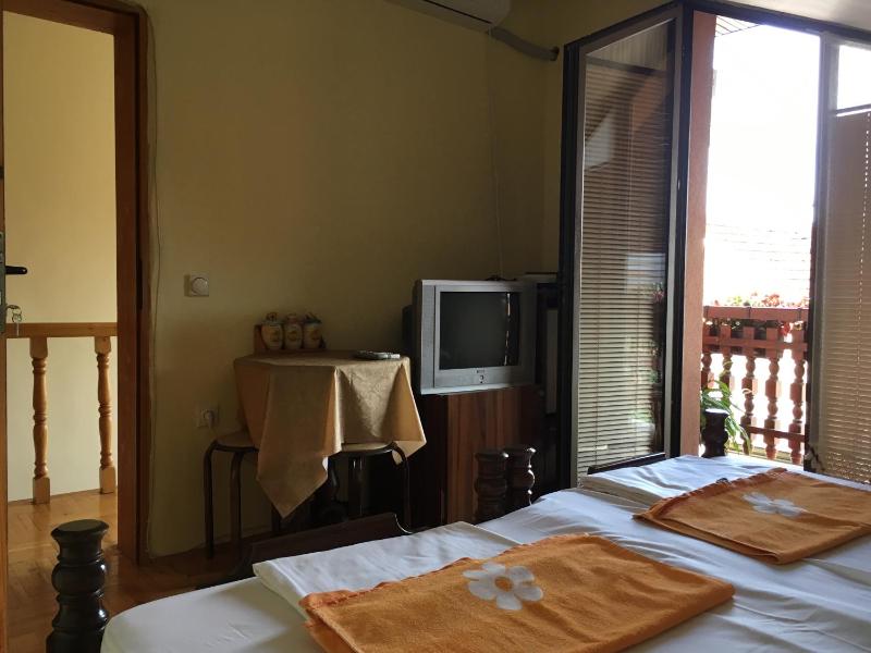 Double or Twin Room with Balcony image 2