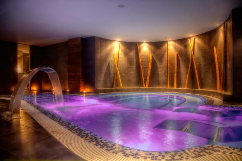 Double or Twin Room with Spa Access image 1