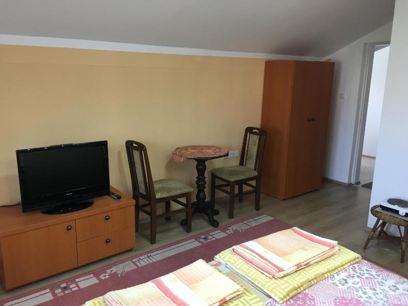 Studio Apartment image 2