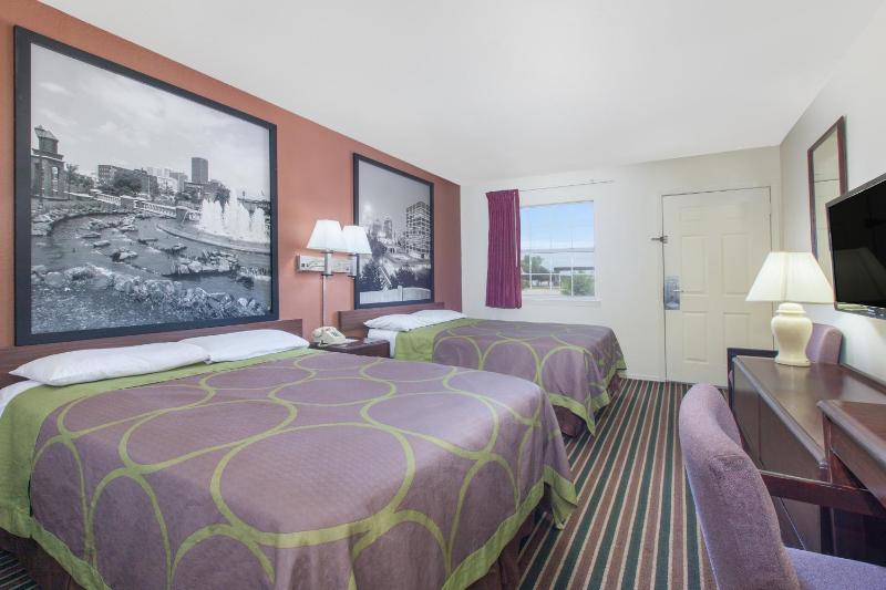 Deluxe Double Room with Two Double Beds - Non-Smoking image 3
