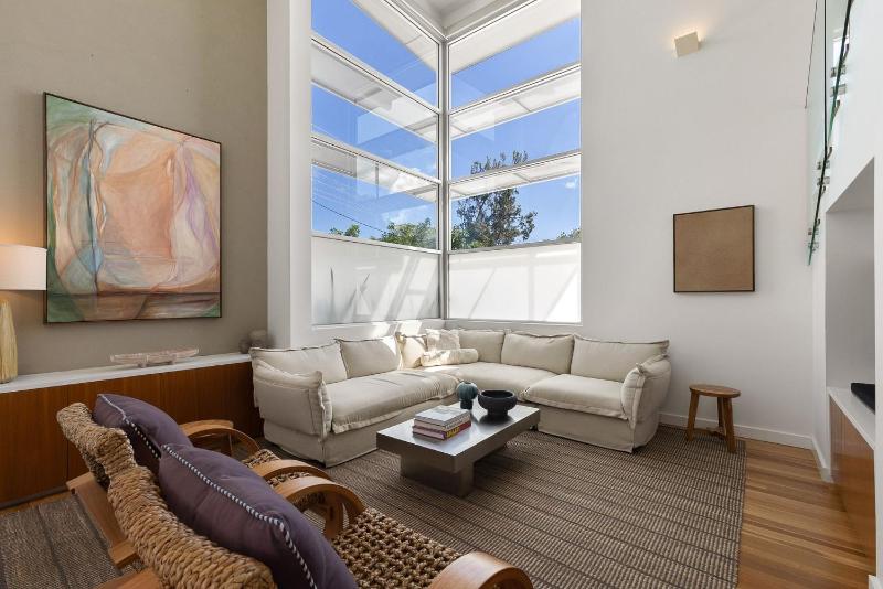 Anna Superbly Stylish Luxury Townhouse - image 8