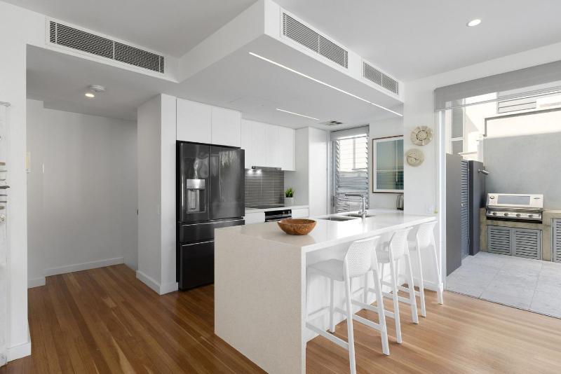 Anna Superbly Stylish Luxury Townhouse - image 5