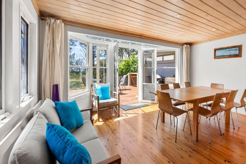 Banksia Cottage - Pet Friendly Waterfront - image 7