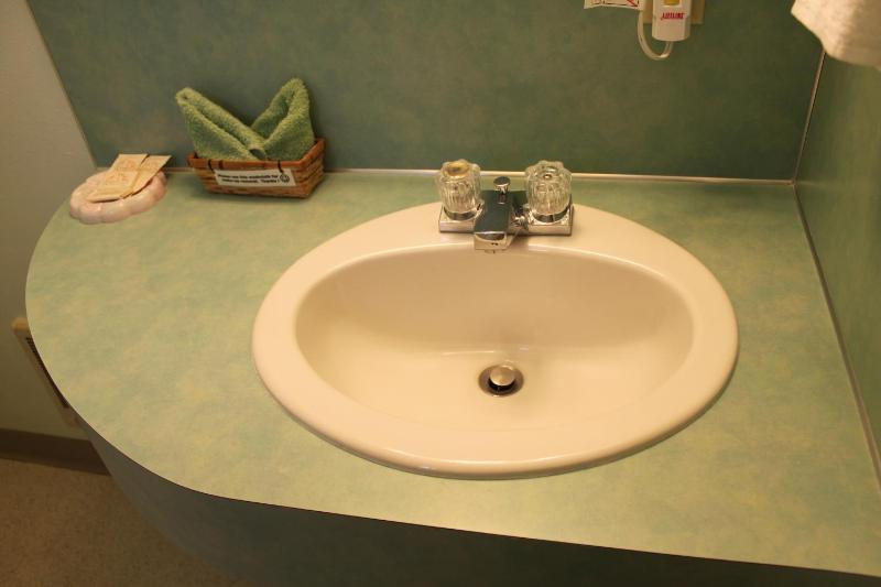 Queen Room image 3