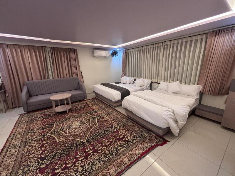 NR Hotel - image 4