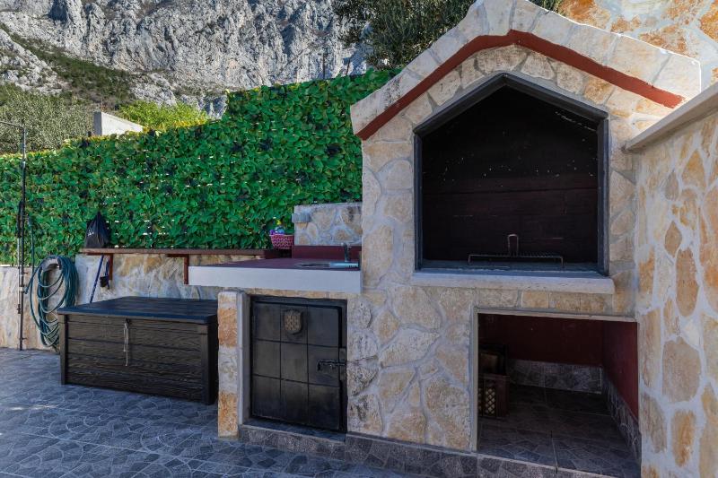 Family-friendly apartments with swimming pool Makarska - 22975 - image 11
