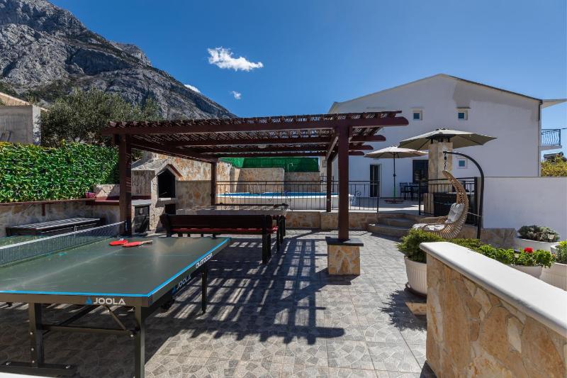 Family-friendly apartments with swimming pool Makarska - 22975 - image 18